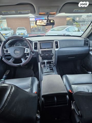 מודעת רכב ג'יפ גרנד צ'ירוקי