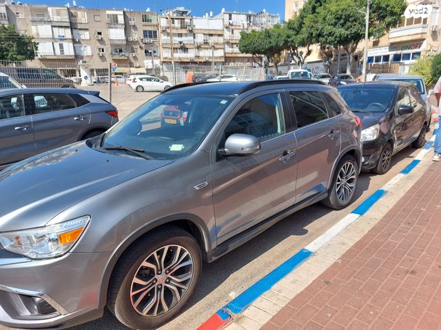 מודעת רכב מיצובישי ASX