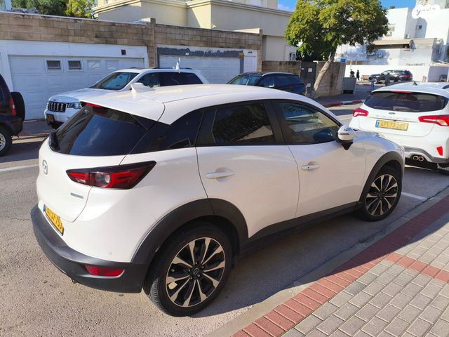 מודעת רכב מאזדה CX-3