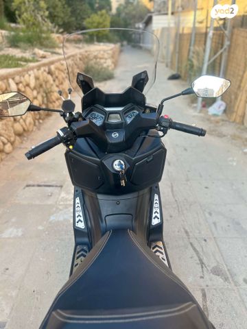 מודעת רכב סאן יאנג ג'וי-מקס Z-300