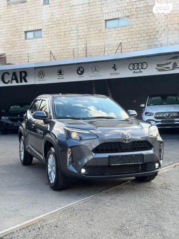 טויוטה יאריס קרוס