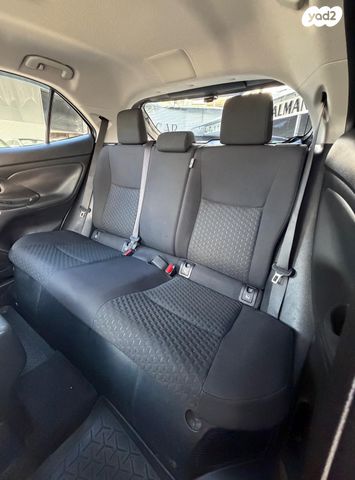 טויוטה יאריס קרוס