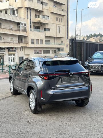 טויוטה יאריס קרוס