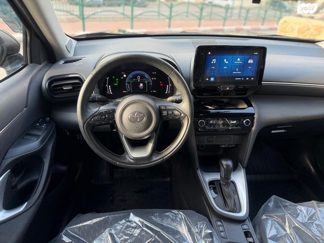 טויוטה יאריס קרוס