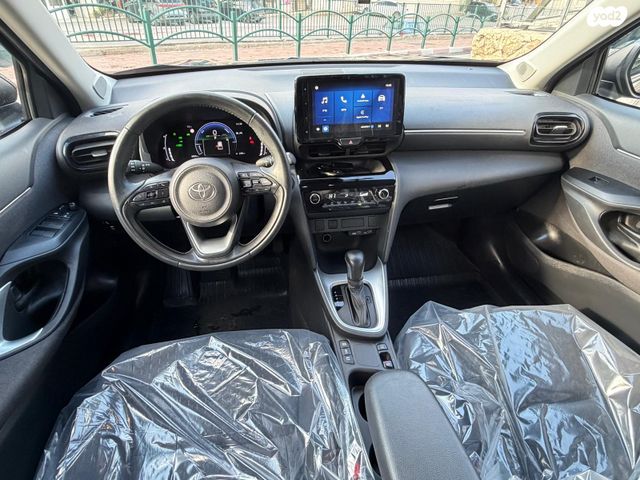 טויוטה יאריס קרוס