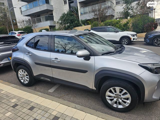 טויוטה יאריס קרוס