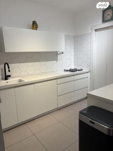 דרך העצמאות 33