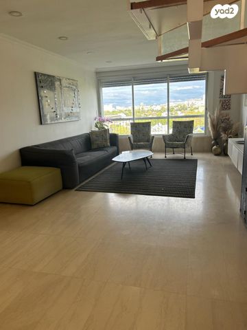 יהודה בורלא 28