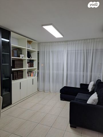 שדרות ירושלים 37