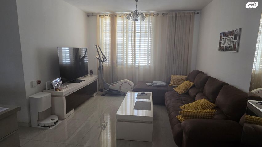 אביגדור המאירי 15