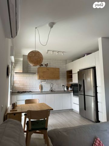 שרה ואהרון אהרונסון 60