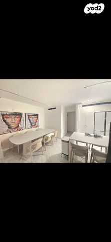 אברהם מחרז 18