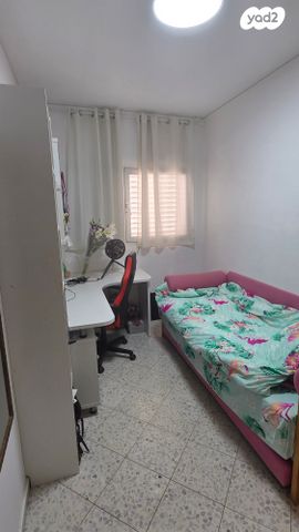 אביגדור המאירי 15