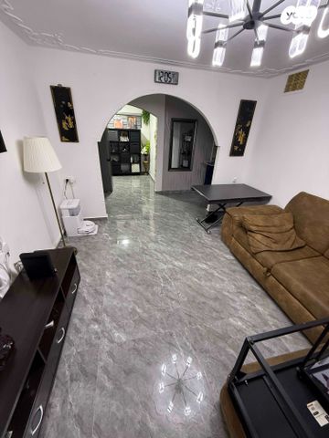 דירה, הרצל 155, שכונה ותיקה - מרכז העיר, מעלות תרשיחא