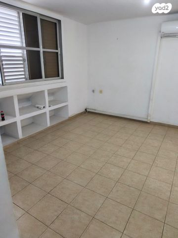 דירה, שדרות פנחס לבון 8, קרית נורדאו, נתניה