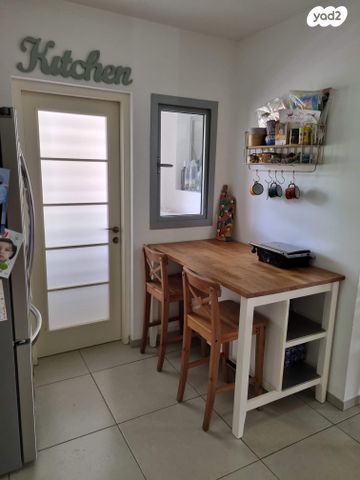 דירה, הר הצופים 64, רחובות ההולנדית, רחובות