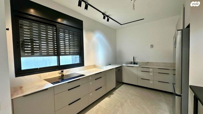 מבצע ליטני 8