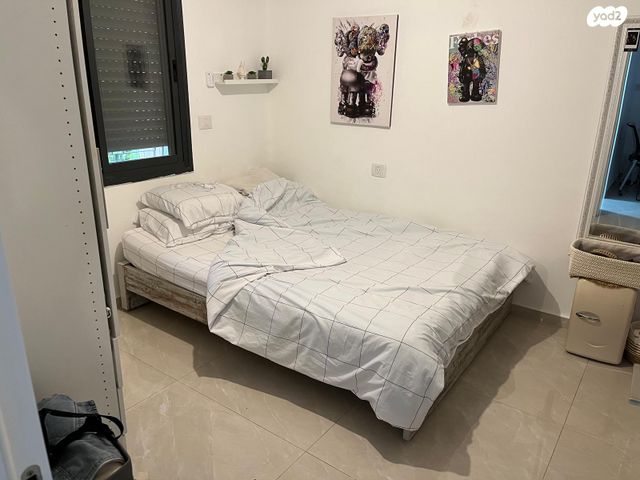 דירת גן, העשור 20, כלי שיר, מעלה אדומים