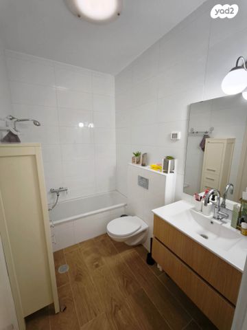 דו משפחתי, מרים בן פורת 14, האגרוף, עכו