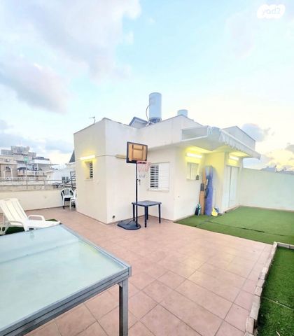 גג/ פנטהאוז, קרן היסוד 19, קרית שרת מערב, חולון