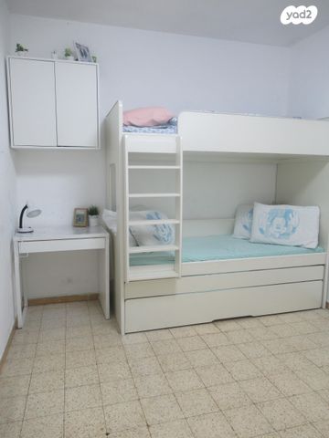 דירה, משה שרת 22, לב העיר, בת ים