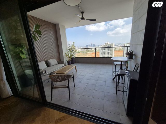 גג/ פנטהאוז, דרך הים 32, גני תקווה מערב, גני תקווה