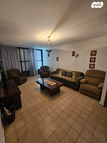 שדרות ירושלים 196