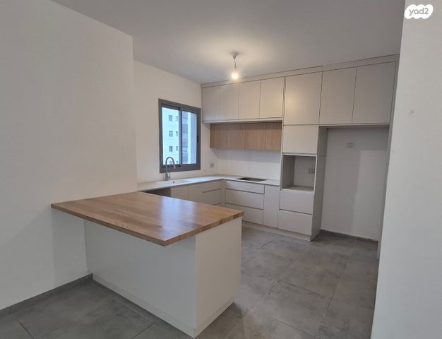 לאה גולדברג 4