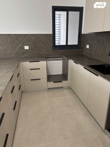 דירה, כרמל 1, בת חפר, בת חפר