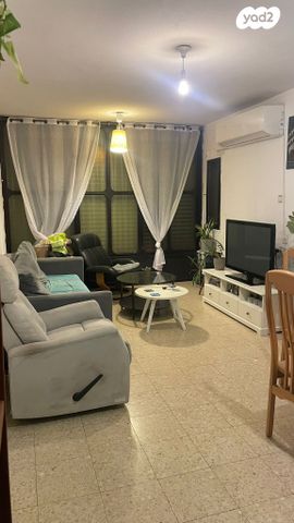 דירה, עליית הנוער 28, נחלת יצחק, תל אביב יפו