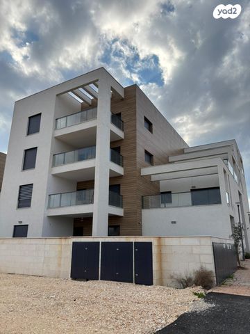 דירה, כרמל 1, בת חפר, בת חפר