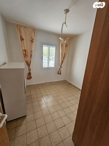 דירה, שדרות ירושלים 196, קרית שרת מזרח, חולון