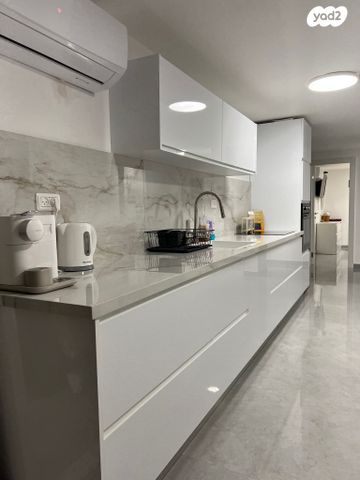 עופרה חזה 29