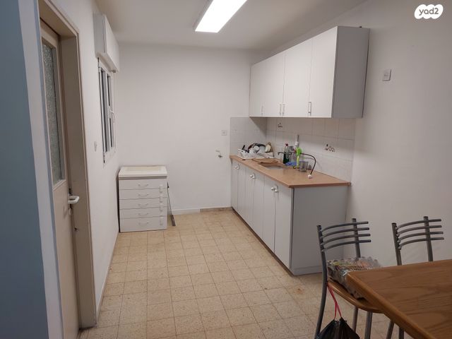 מנחם בן סרוק 18