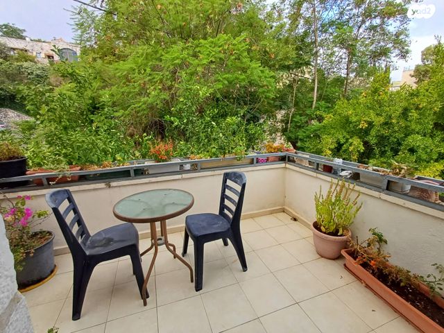 דירה, יהודה קורט בלומנפלד 23, קרית היובל, ירושלים