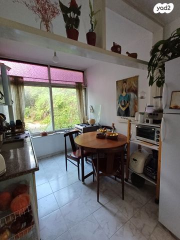 דירה, יהודה קורט בלומנפלד 23, קרית היובל, ירושלים