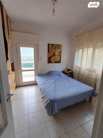 דירה, יהודה קורט בלומנפלד 23, קרית היובל, ירושלים