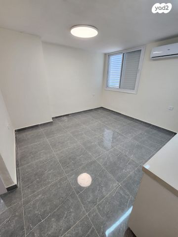 דירה, שדרות שלמה המלך 57, ממשלתית, לוד