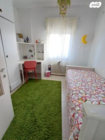 דירה, יהודה קורט בלומנפלד 23, קרית היובל, ירושלים