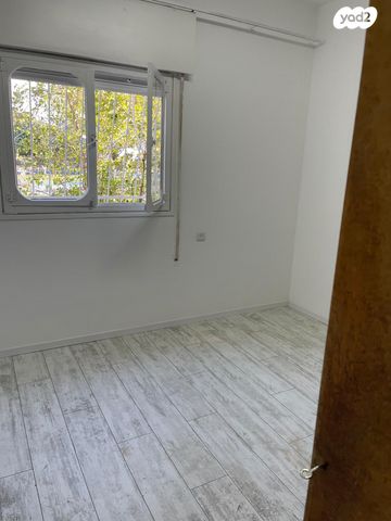 דירה, שדרות הבעש"ט 21, צהלון, שיכוני חסכון, תל אביב יפו