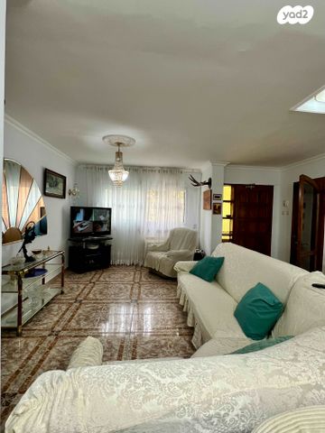 בית פרטי/ קוטג', הרב קוק 18, רובע ב', אשדוד