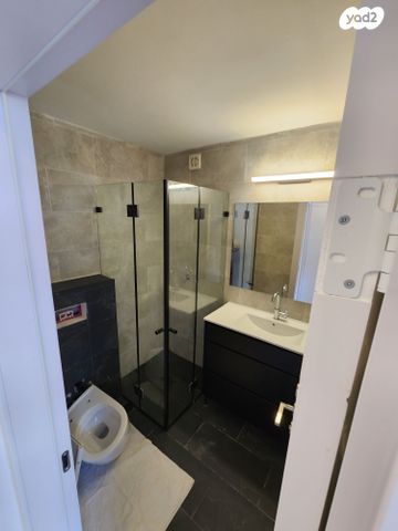 יחידת דיור, אדום 1, לב המושבה, נס ציונה