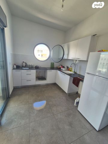 גג/ פנטהאוז, אלטנטורה 12, ג'סר א זרקא, ג'סר א זרקא