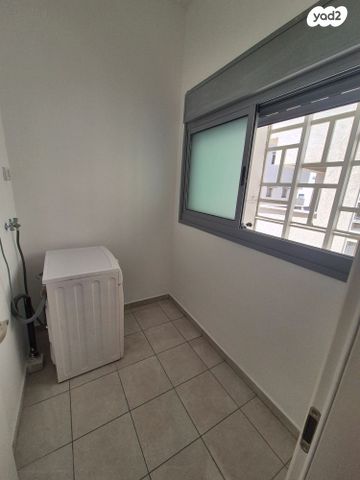 גג/ פנטהאוז, אלטנטורה 12, ג'סר א זרקא, ג'סר א זרקא