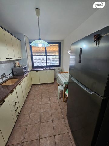 דירה, שדרות ירושלים 196, קרית שרת מזרח, חולון