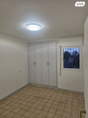 דירה, הרב לוי 10, רמת הנשיא, בת ים