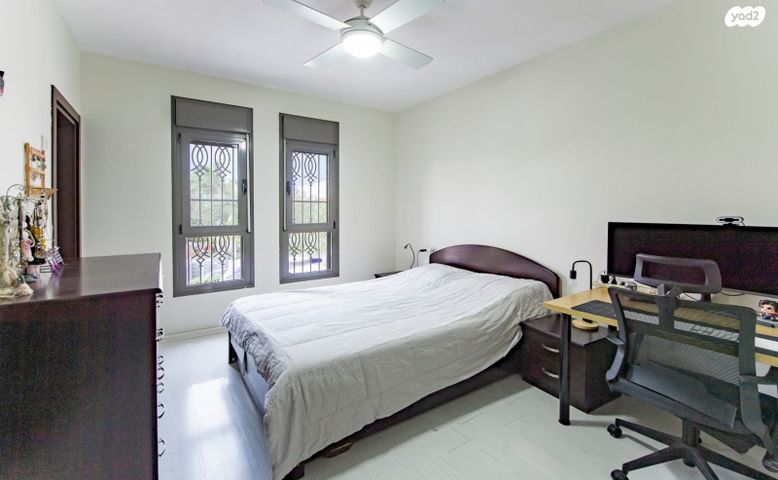 דו משפחתי, הרי יהודה 5, רחובות ההולנדית, רחובות