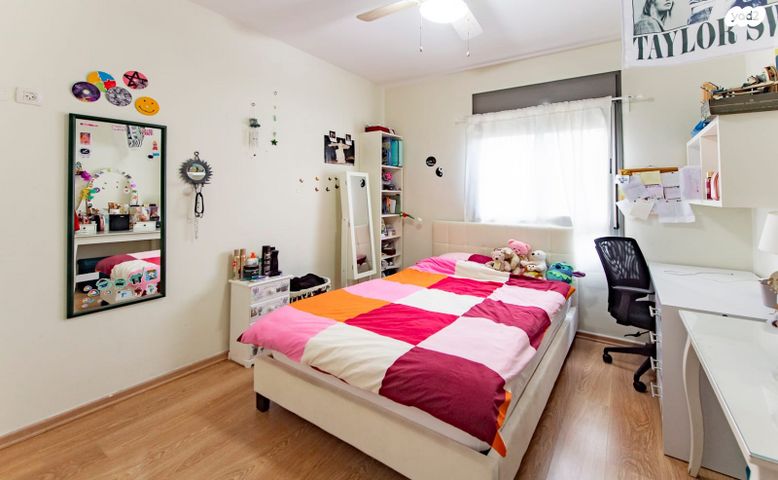 דו משפחתי, הרי יהודה 5, רחובות ההולנדית, רחובות