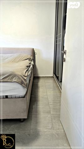 גג/ פנטהאוז, פרי מגדים, מגדים, מעלה אדומים