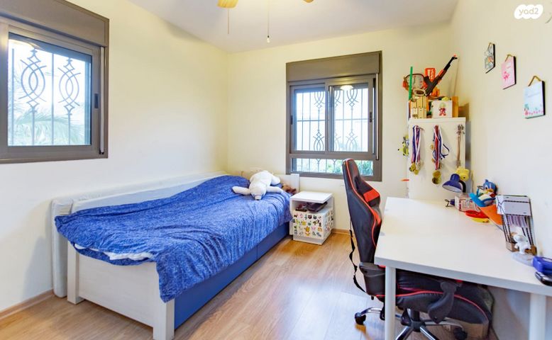 דו משפחתי, הרי יהודה 5, רחובות ההולנדית, רחובות